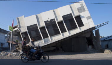 Thousands in Indonesia await aid after quake kills 68