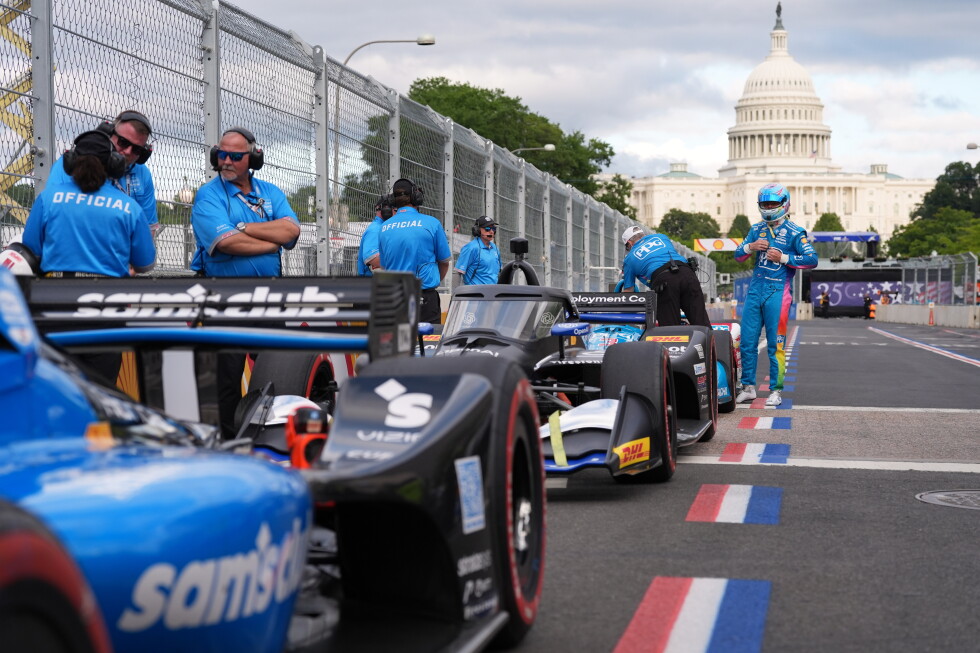Trump will lead IndyCar prerace kickoff in the presidential limo