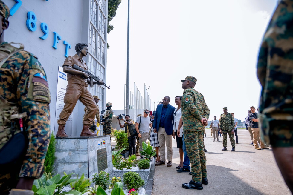 Uganda unveils monument to Yonatan Netanyahu, honoring 1976 rescue hero