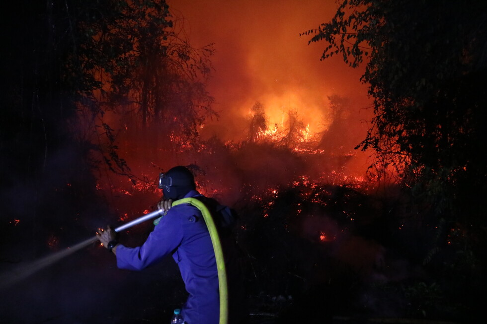 Indonesia steps up aerial operations to fight wildfires