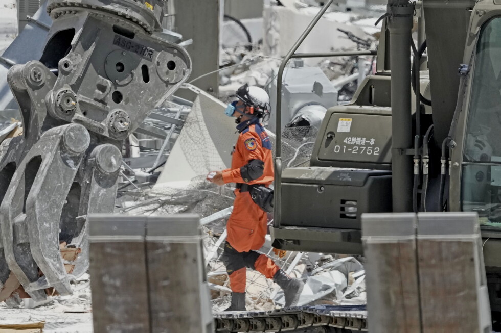 Death toll from southern Japan quake rises to 36 with a death linked to heat stroke