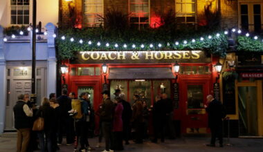 Pub owners decry plan to limit 'vertical drinking' in London