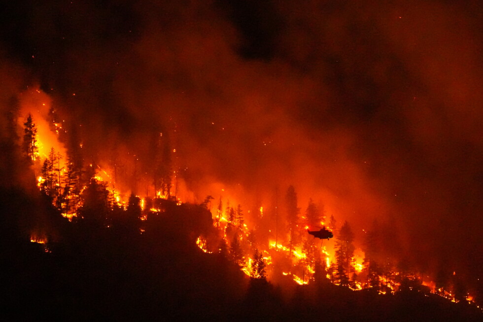 Trump blames Canada for fires but experts point to climate change