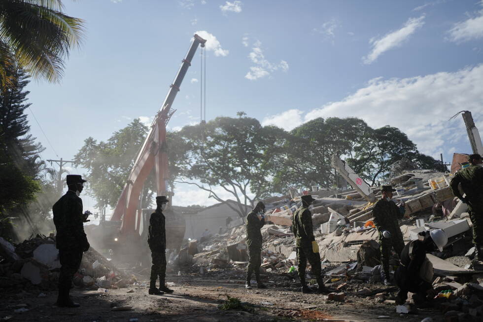 Rescuers call for silence around earthquake rubble in Colombia