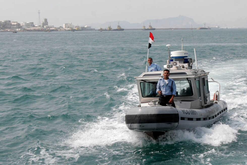Somali pirates hijack oil tanker off Yemen as piracy resurges