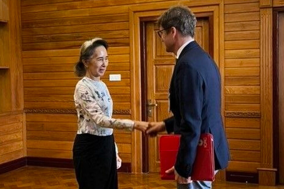 Aung San Suu Kyi meets Red Cross in rare Myanmar contact