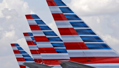 Air traffic controller prevents a disaster between 2 planes