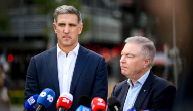 5 Australian rules footballers banned by Sydney Swans amid police investigation