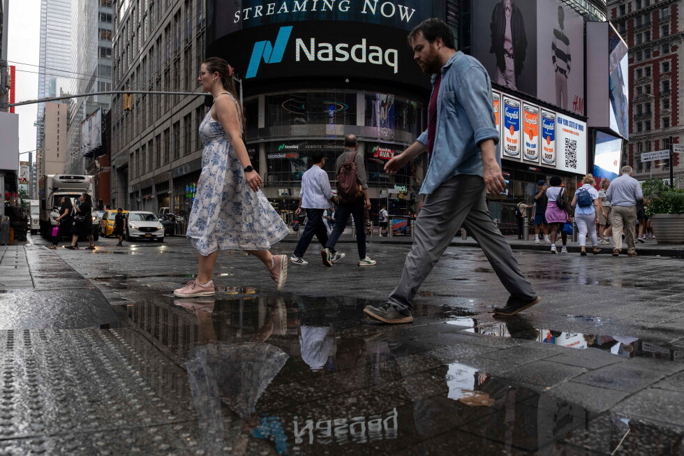 Wall Street hangs near its records