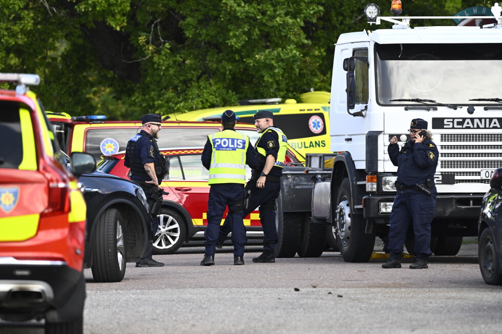 1 dead and 2 injured after 18-year-old with a sword attacks school in Swedish city of Fagersta