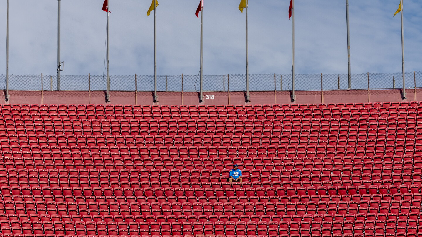 USC issues statement regarding poor attendance at home opener