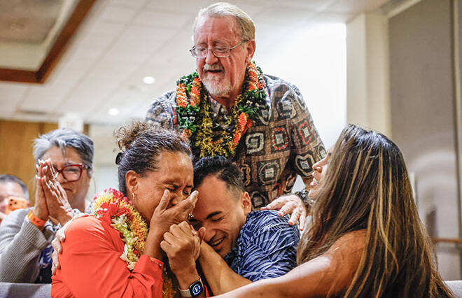 JAMM AQUINO / JAQUINO@STARADVERTISER.COM
Sheila Medeiros, front left, candidate for state House District 43, Bob McDermott, top, candidate for state Senate District 40, Hunter Harris, second from right, and Liz Amadeo embrace upon hearing the results of a tie-breaker drawing by the Office of Elections at the State Capitol today. Medeiros and McDermott beat the incumbents in the GOP primary election tie-breakers.