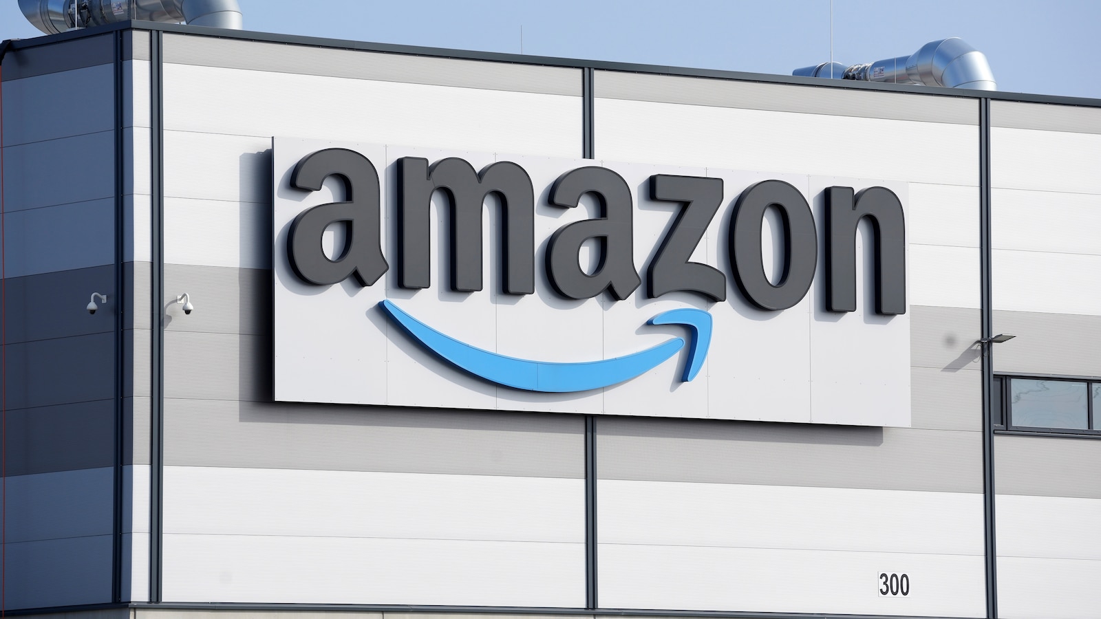 Amazon set to expand drone delivery of lightweight packages to 500 US cities