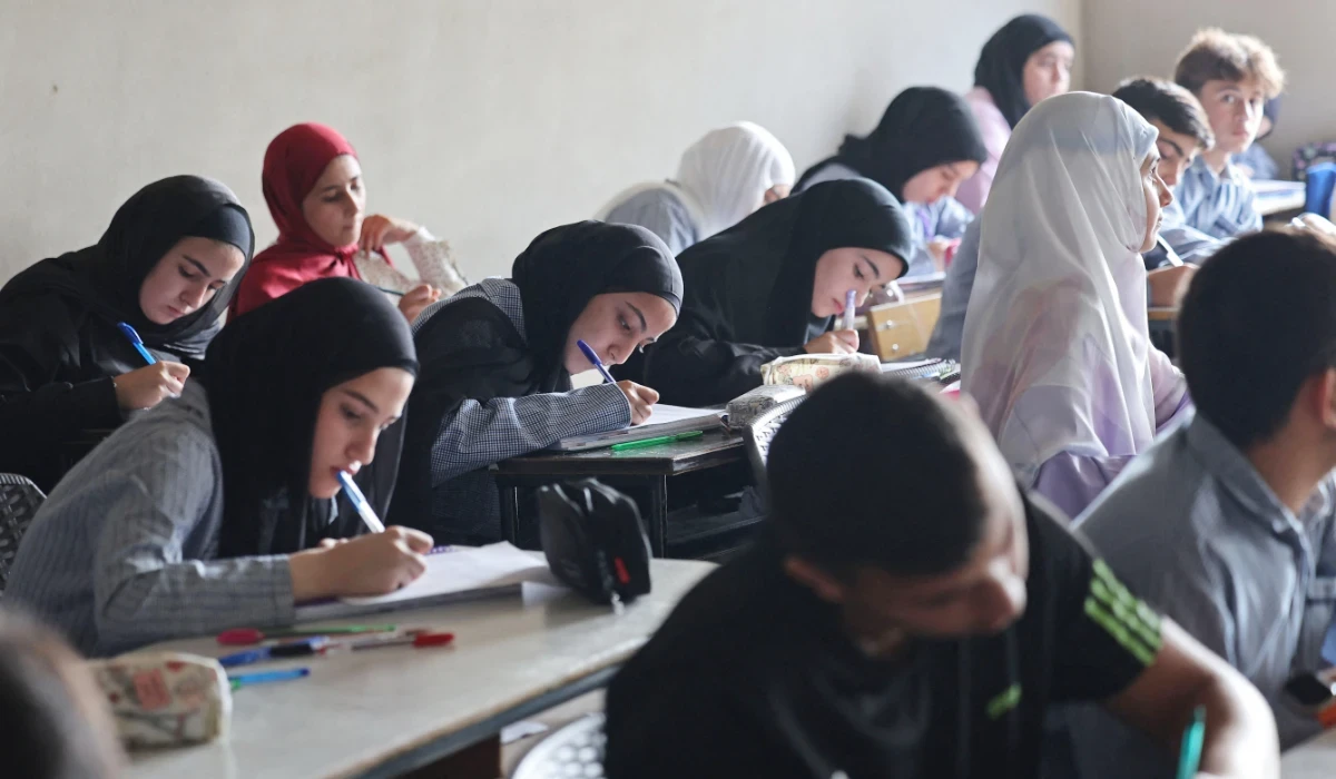 South Lebanon children return to school destroyed by Israel strike