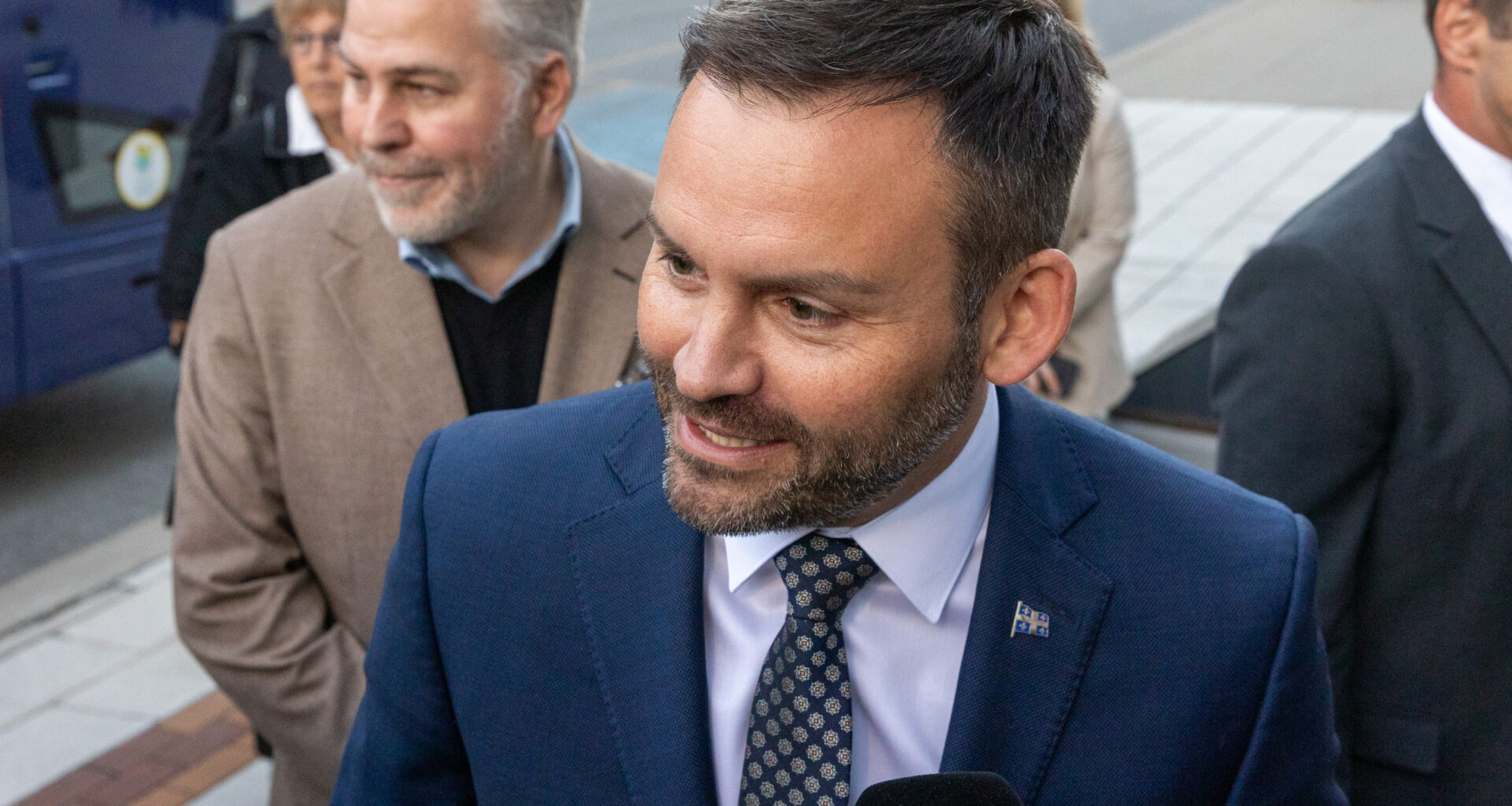 Paul St-Pierre Plamondon speaks to journalists outside a campaign bus.