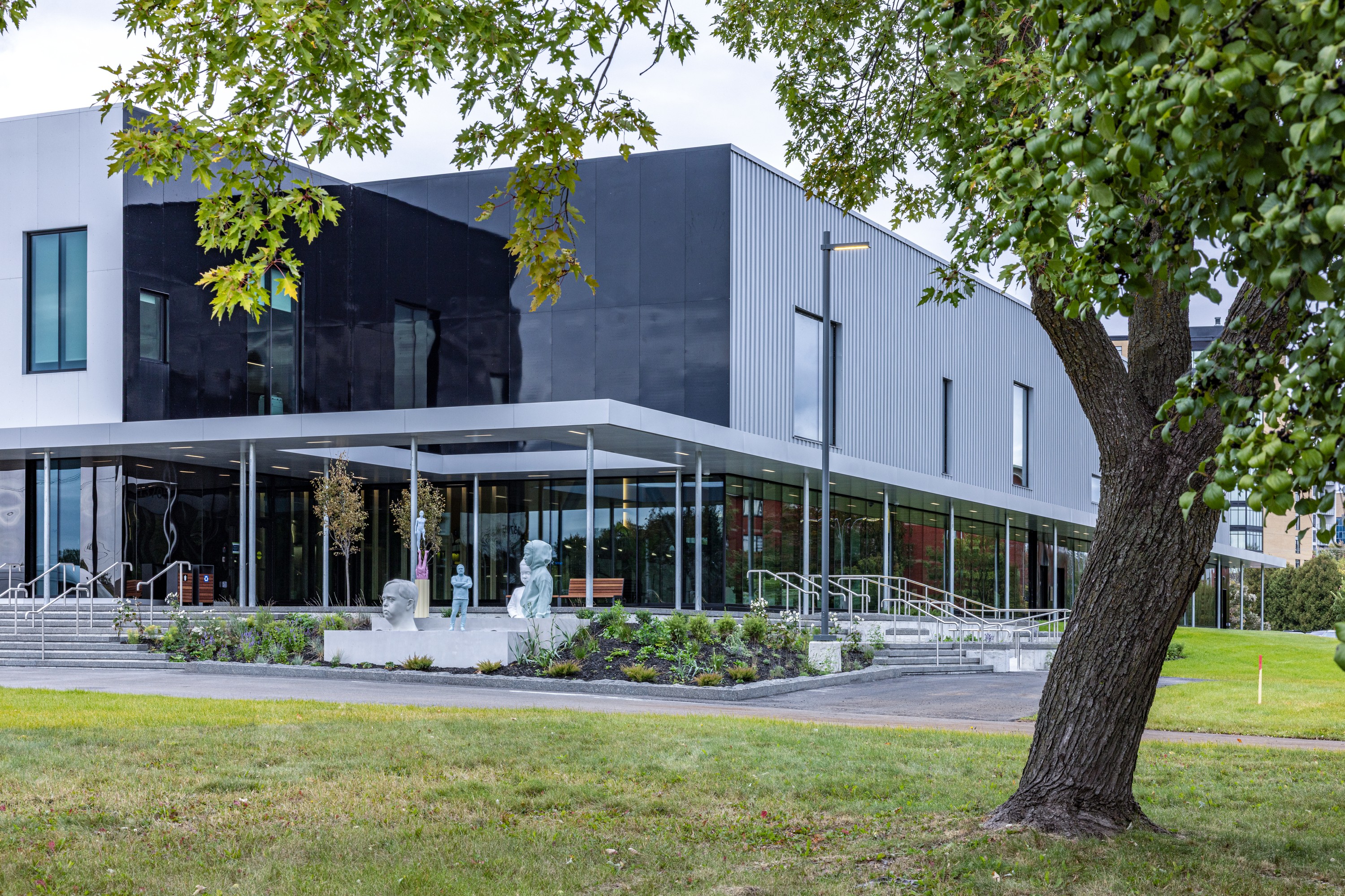The Pierrefonds-Roxboro aquatic and recreational complex.