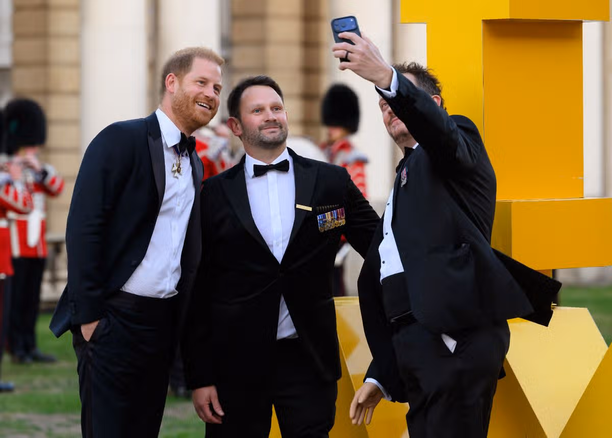 Harry poses for selfies as he arrives at the awards