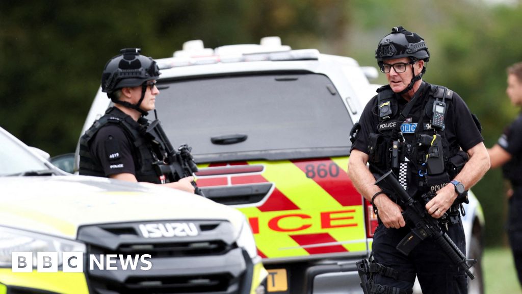 Five arrested as counter-terror police investigate major incident near RAF Fairford - BBC