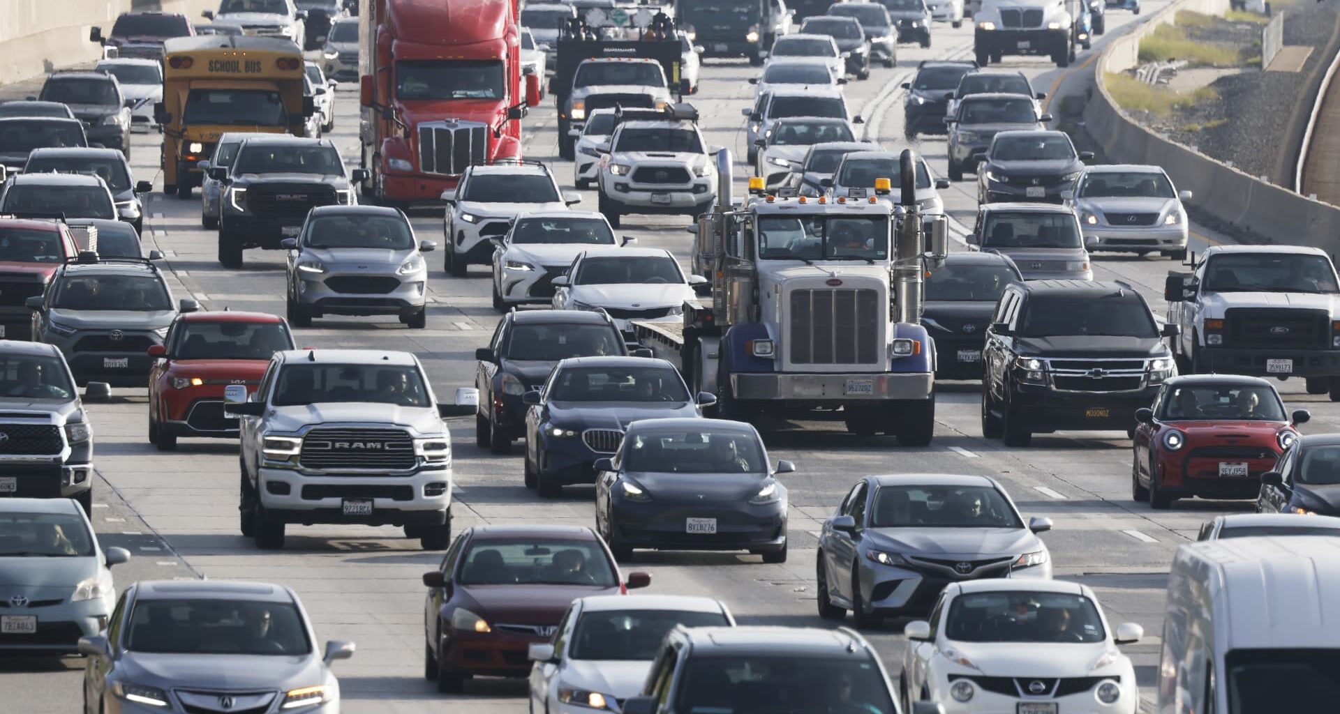 Trump approves new fuel economy standards, reversing Biden's EV push