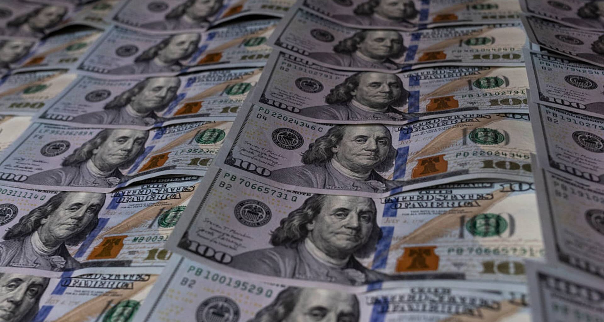 Dollar firms as U.S.-Iran tensions lift oil, hawkish Fed bets build