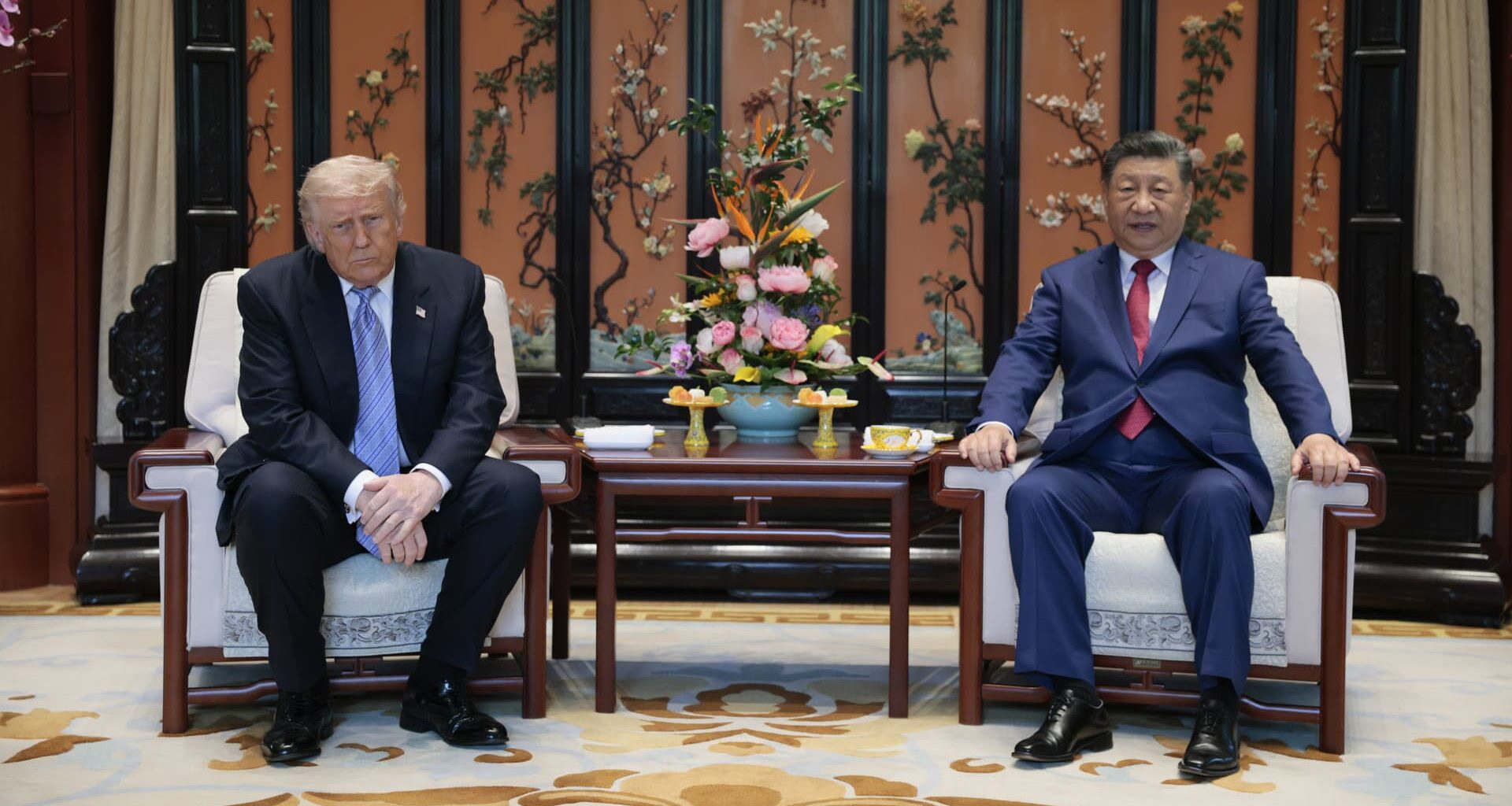A tarmac welcome buys U.S.-China truce a longer runway