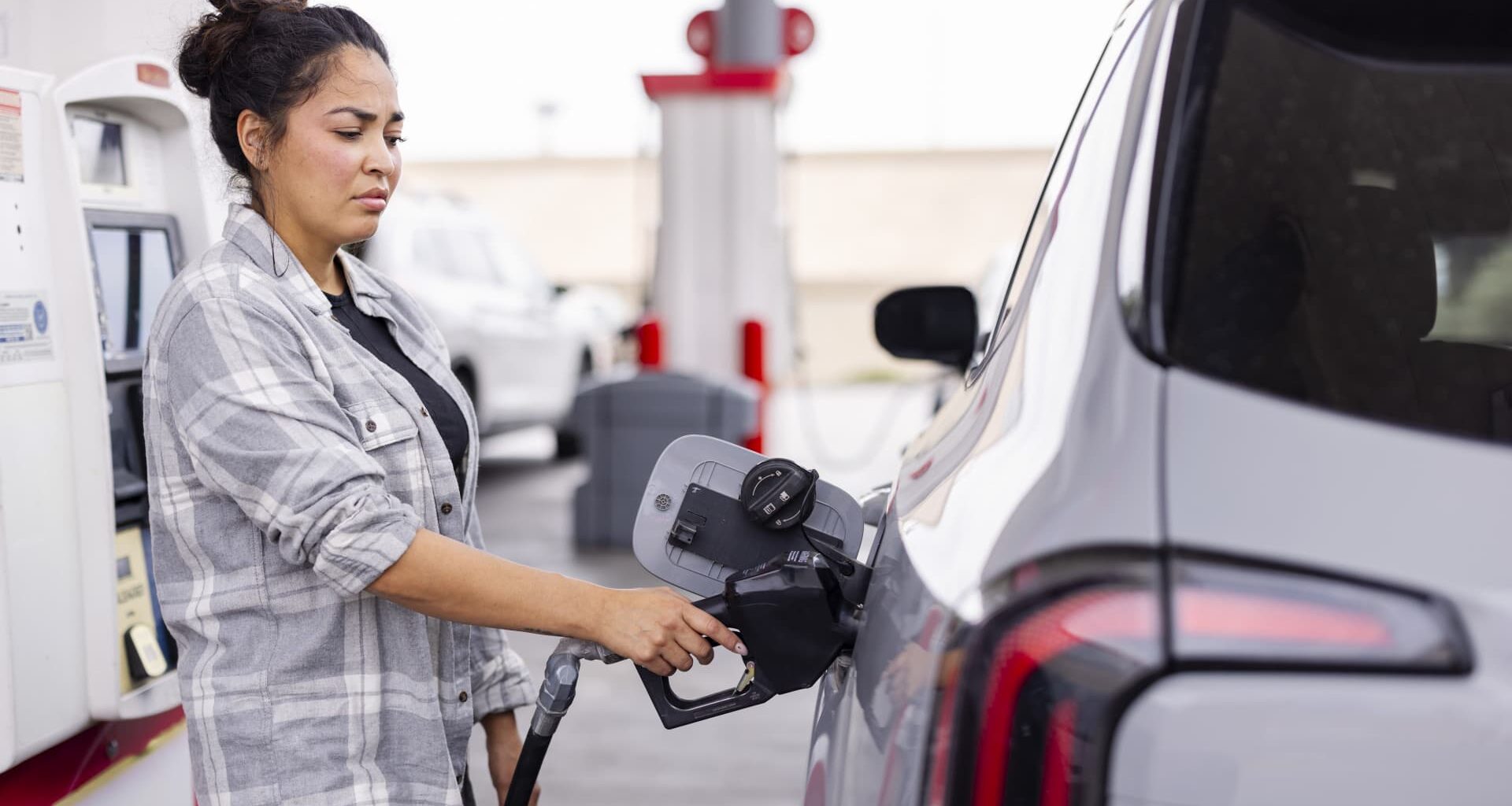 Gas prices hit record high for Labor Day weekend
