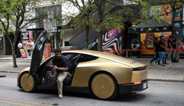 Tesla's stock drops as Cybercab update 'underwhelms,' NHTSA probe