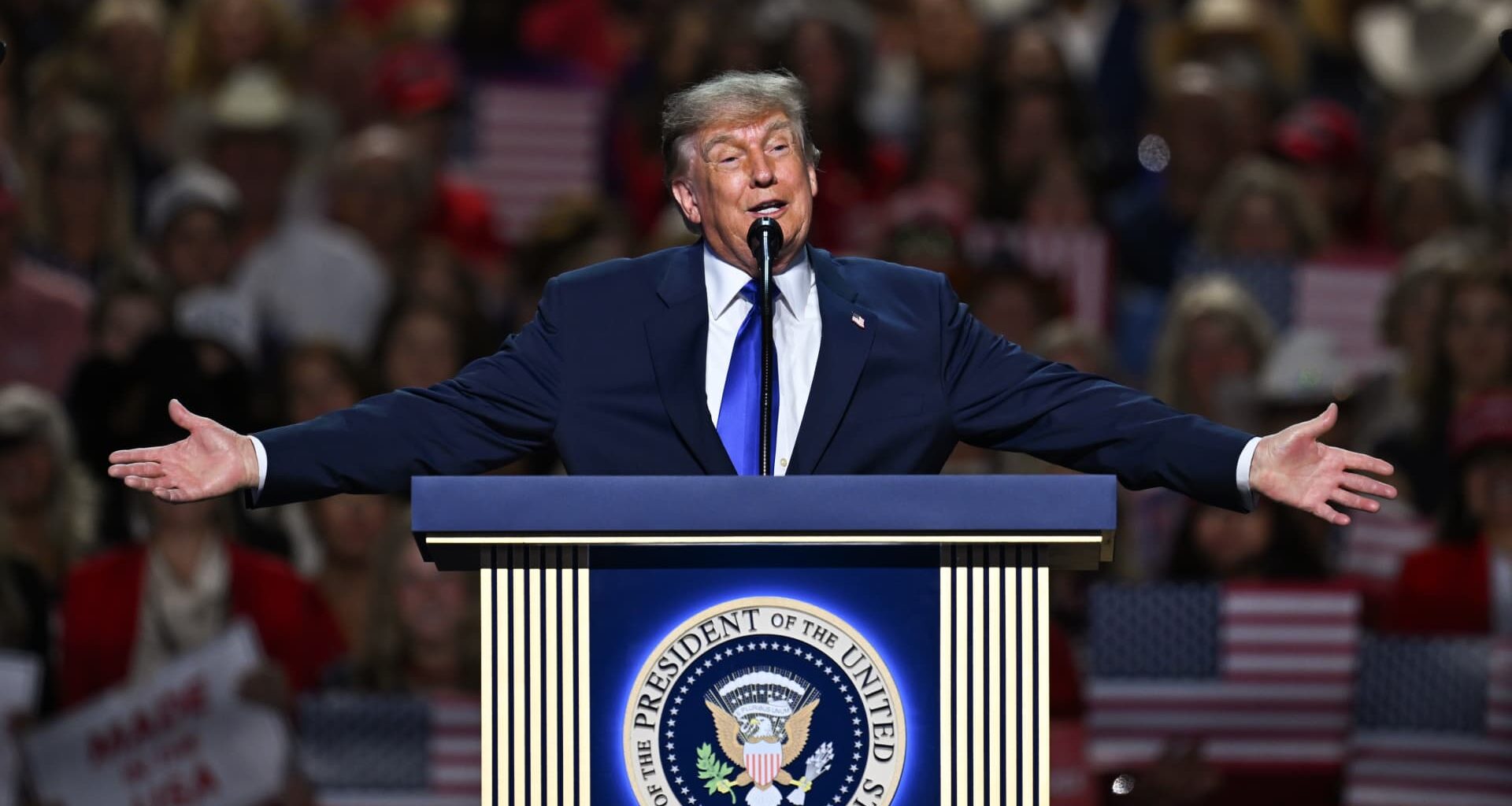 Trump pledges $5,000 'dividend' to Americans if GOP wins midterms
