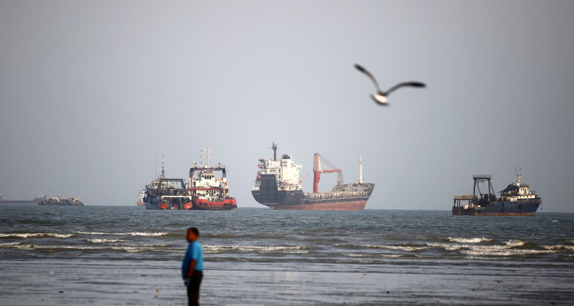 Vessel struck in Strait of Hormuz, UKMTO says, as talks appear elusive