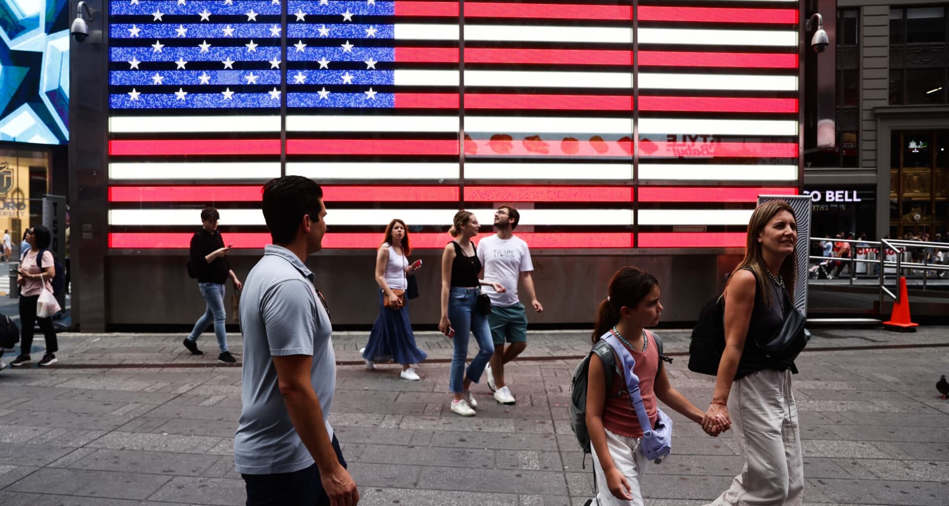 Americans' incomes rose and poverty fell in 2025, Census Bureau says