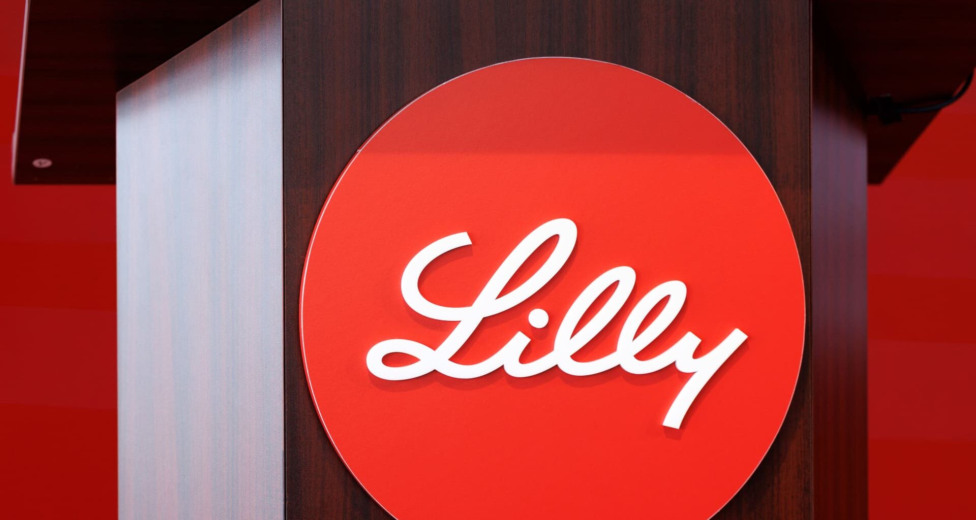 Eli Lilly obesity drug with amylin, tirzepatide boosts weight loss in trial