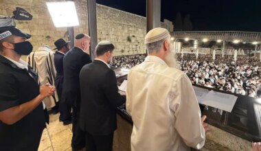 Watch: Tens of thousands at Selichot prayers at Western Wall