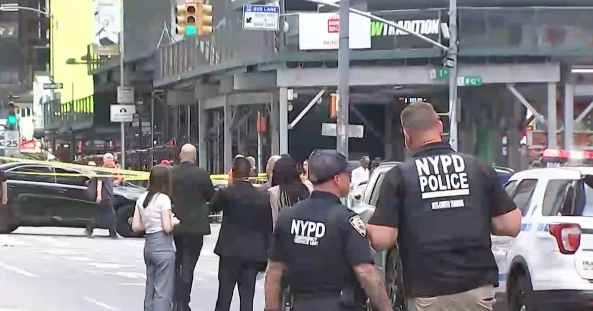 Woman randomly stabs 2 people in New York City’s Times Square, killing 1, then is killed by police - CTV News