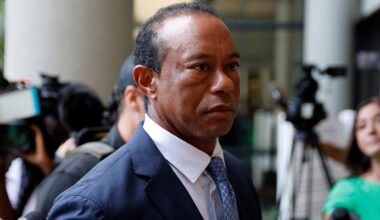 Tiger Woods strikes plea deal in Florida rollover crash case, loses driver's license for 5 years