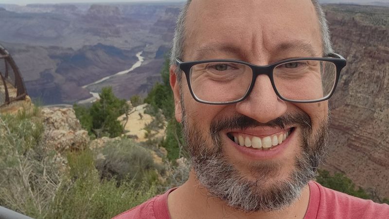 For three friends, an eagerly anticipated dream adventure to the Grand Canyon becomes a nightmare