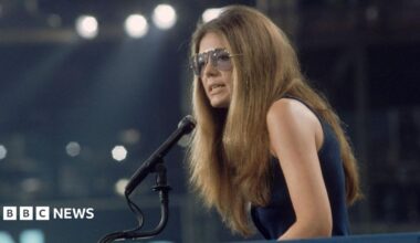 Feminist Gloria Steinem speaking at Democratic National Convention.
