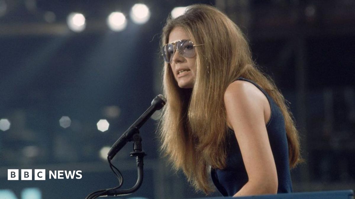 Feminist Gloria Steinem speaking at Democratic National Convention.