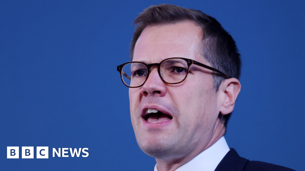 Reform UK promises £80bn of cuts to public spending - bbc.com