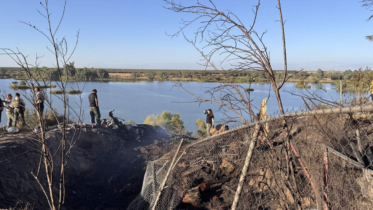 Small plane crashes near Sierra Sky Airport in Fresno