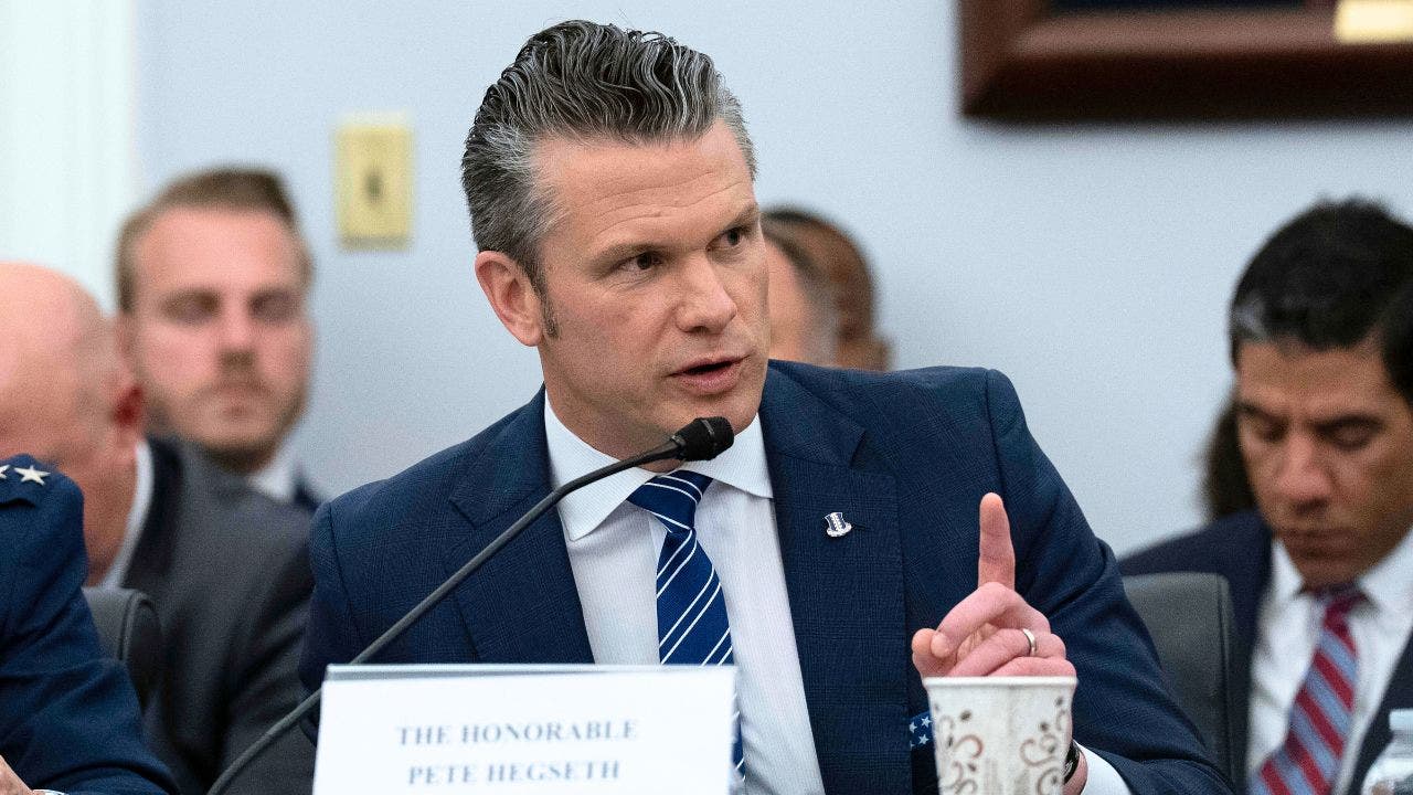 NY Democratic candidate backs impeaching Pete Hegseth over security