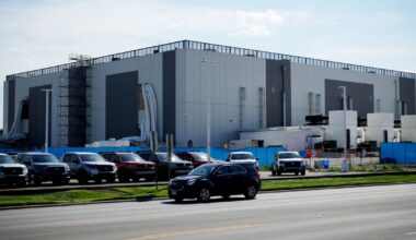 Voters in key midterm races push back on data centers, and the U.S. strikes Iranian oil tankers: Weekend Rundown
