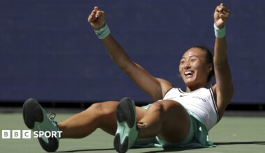 Zheng Qinwen drops to the floor in celebration