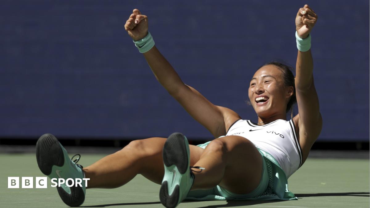 Zheng Qinwen drops to the floor in celebration