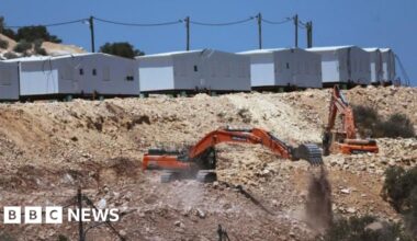 UK government expected to announce restrictions on trade with West Bank settlements - BBC