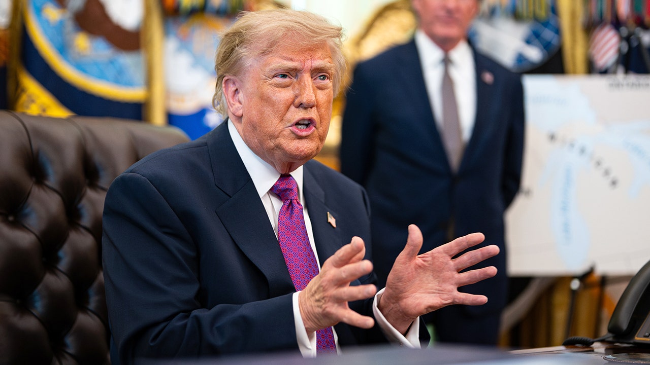 Trump says Bombardier 'must' manufacture aircraft in the US