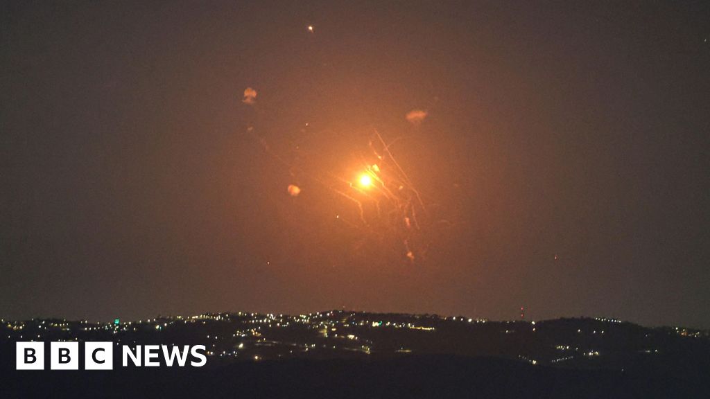 US forces hit five Iranian tankers as Tehran targets American base in Jordan - BBC