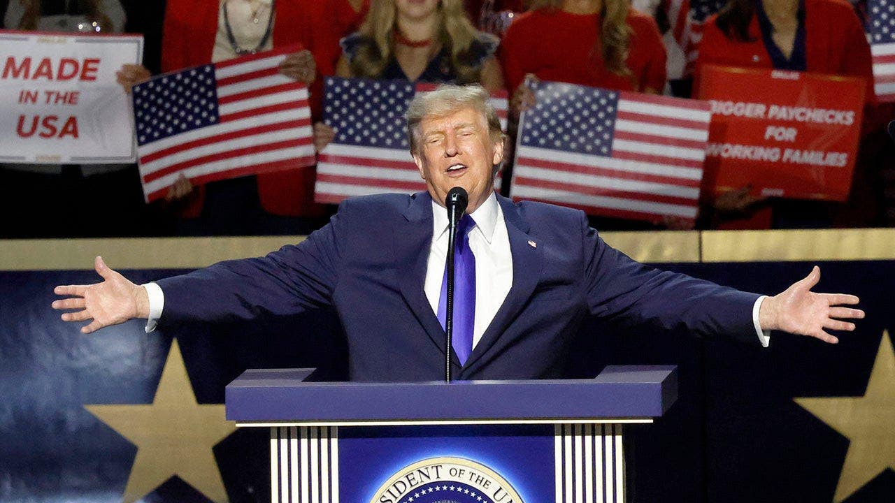 Vulnerable GOP incumbents embrace Trump at first-ever midterm convention