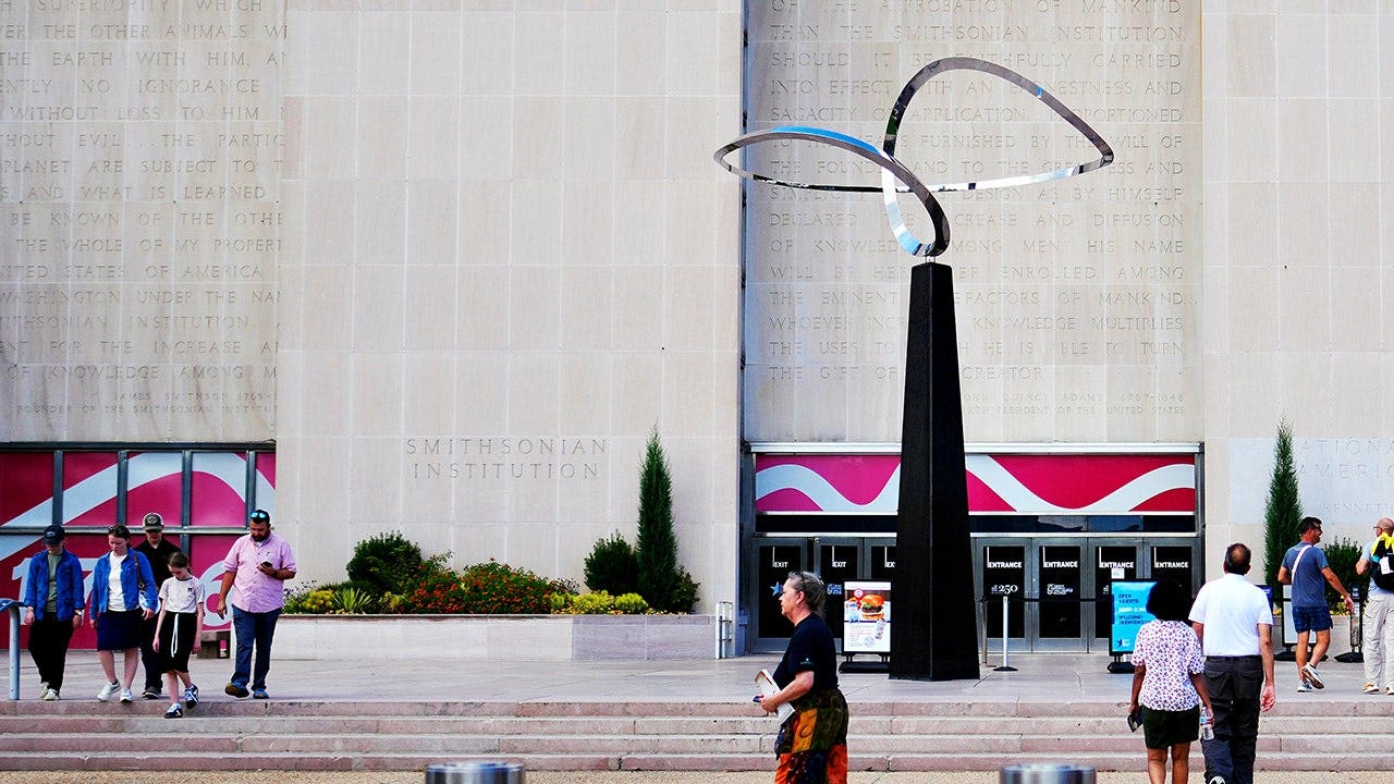 Trump calls on Smithsonian to replace sculpture with Washington statue