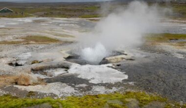 Pair of magnitude 4.0+ earthquakes strike near Iceland glacier and volcano