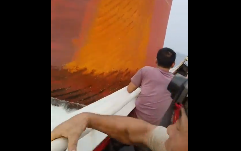 Video: Chinese Fishing Vessel Survives Dangerous Encounter With a Bulker